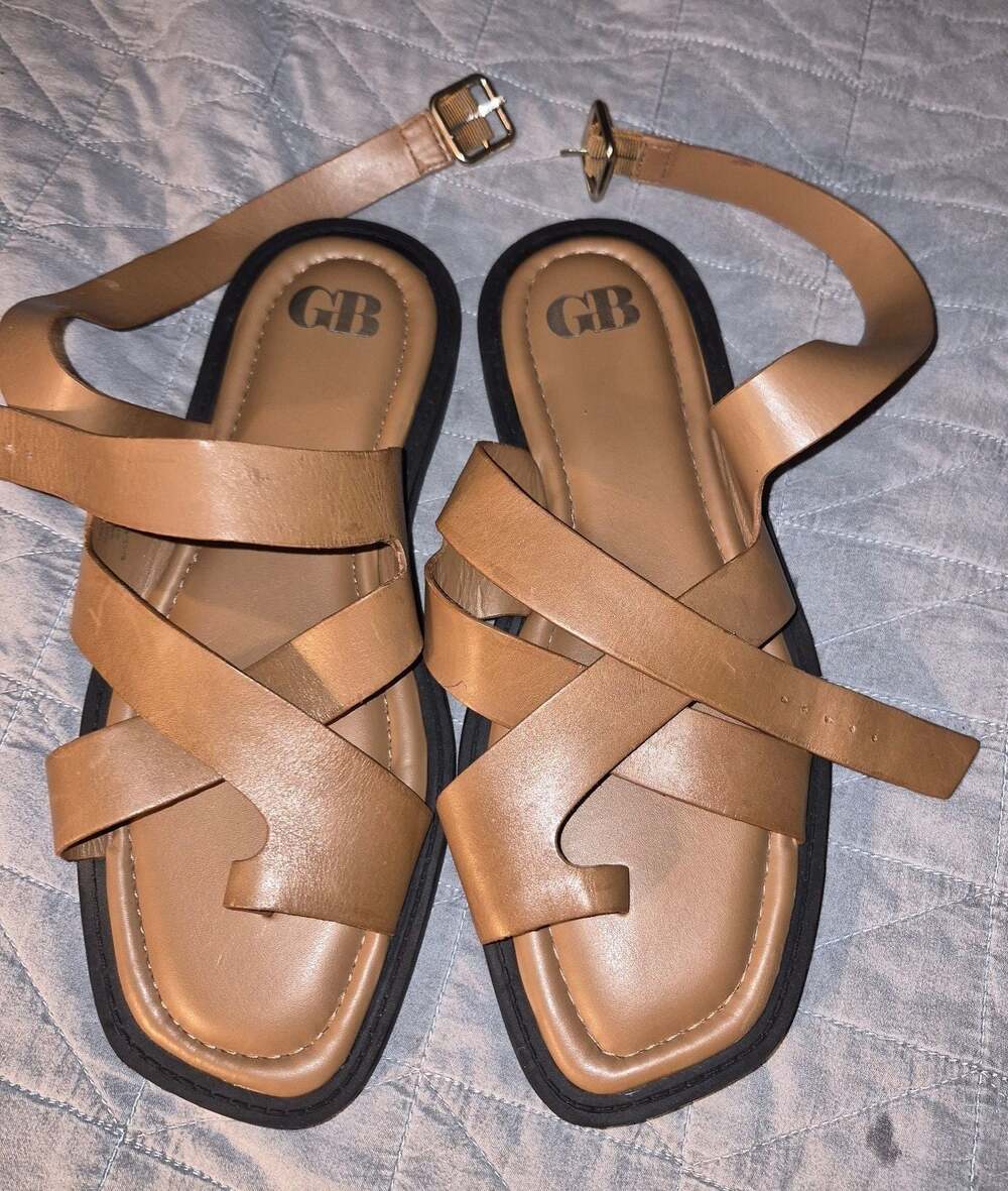 GB Back-Stage Tan Leather Toe Ring Flat Sandals Size 9M